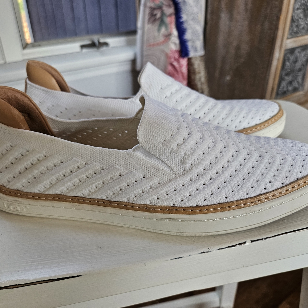 UGG Women's Slip-On Shoes  - Sz 8 - Picture 4 of 7